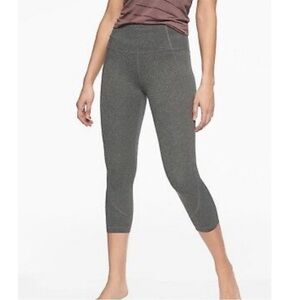 Athleta Salutation Capri in black heather